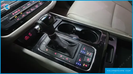 KIA CARNIVAL 9-SEATER PRESTIGE