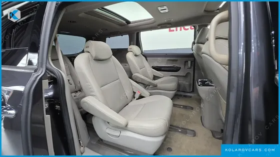 KIA CARNIVAL 9-SEATER PRESTIGE
