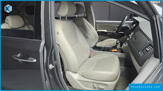 KIA CARNIVAL 9-SEATER PRESTIGE