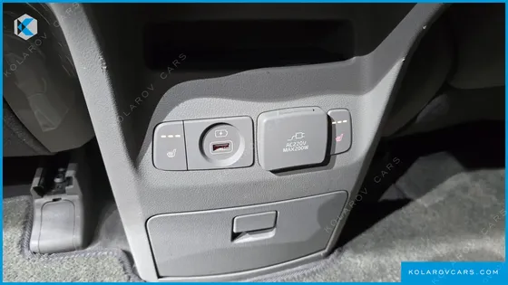 KIA CARNIVAL 9-SEATER PRESTIGE