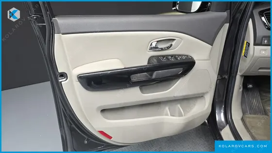 KIA CARNIVAL 9-SEATER PRESTIGE