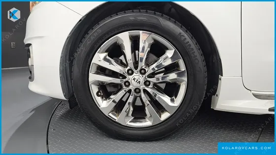 KIA CARNIVAL 9-SEATER NOBLESSE
