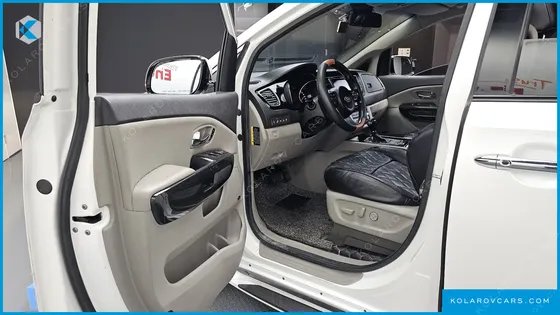 KIA CARNIVAL 9-SEATER NOBLESSE