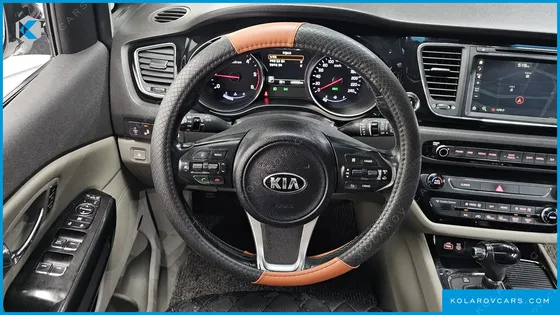 KIA CARNIVAL 9-SEATER NOBLESSE