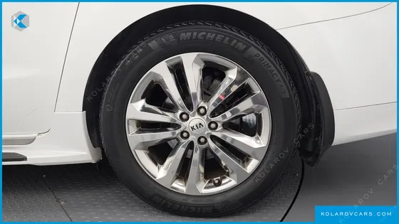 KIA CARNIVAL 9-SEATER NOBLESSE
