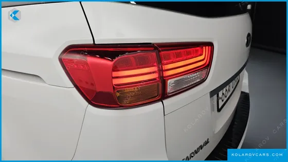 KIA CARNIVAL 9-SEATER NOBLESSE