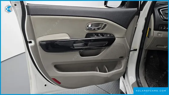 KIA CARNIVAL 9-SEATER NOBLESSE