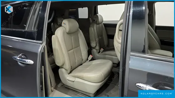 KIA CARNIVAL 9-SEATER NOBLESSE
