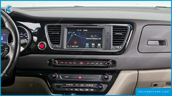 KIA CARNIVAL 9-SEATER NOBLESSE