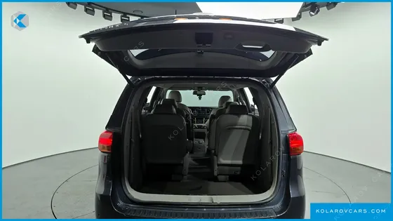 KIA CARNIVAL 9-SEATER NOBLESSE