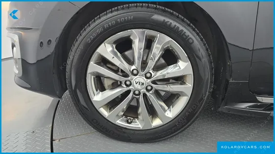 KIA CARNIVAL 9-SEATER PRESTIGE