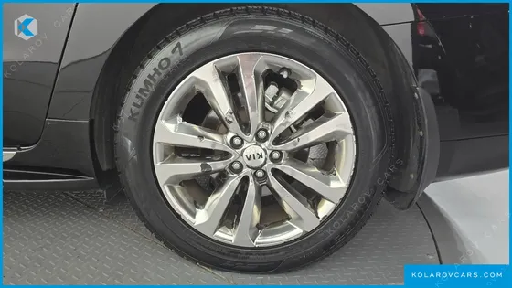 KIA CARNIVAL 9-SEATER PRESTIGE