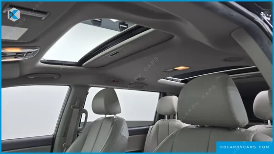 KIA CARNIVAL 9-SEATER NOBLESSE