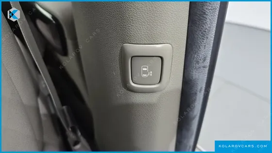 KIA CARNIVAL 9-SEATER NOBLESSE