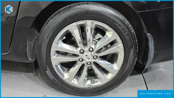 KIA CARNIVAL 9-SEATER NOBLESSE