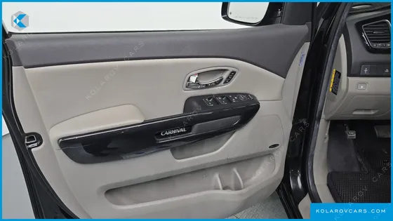 KIA CARNIVAL 9-SEATER NOBLESSE