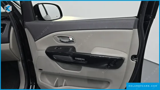 KIA CARNIVAL 9-SEATER NOBLESSE