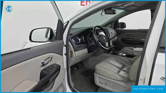 KIA CARNIVAL 7-SEATER LIMOUSINE