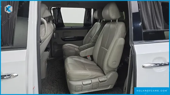 KIA CARNIVAL 7-SEATER LIMOUSINE