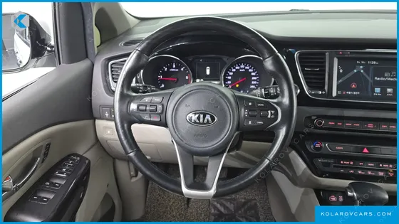 KIA CARNIVAL 7-SEATER LIMOUSINE