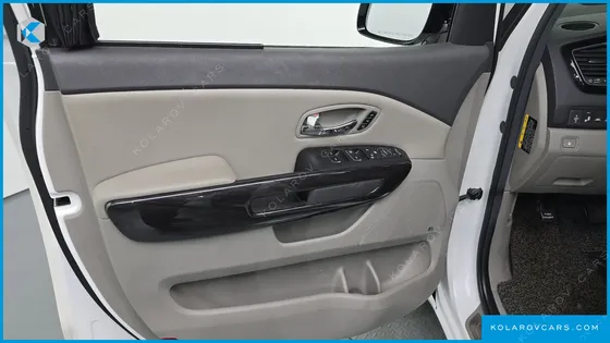 KIA CARNIVAL 7-SEATER LIMOUSINE