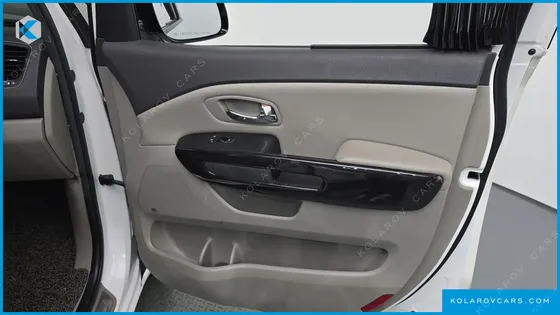 KIA CARNIVAL 7-SEATER LIMOUSINE