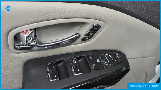 KIA CARNIVAL 7-SEATER LIMOUSINE
