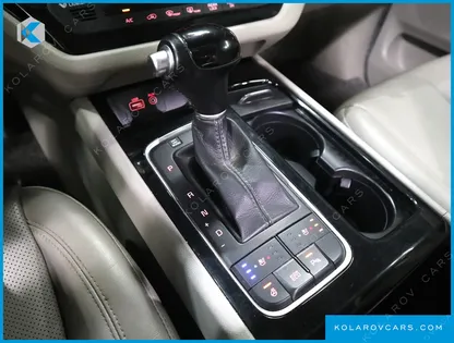 KIA CARNIVAL 11-SEATER NOBLESSE