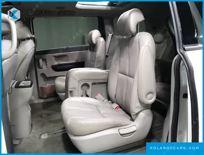 KIA CARNIVAL 11-SEATER NOBLESSE