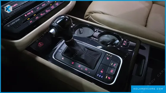 KIA CARNIVAL 9-SEATER HI-LIMOUSINE