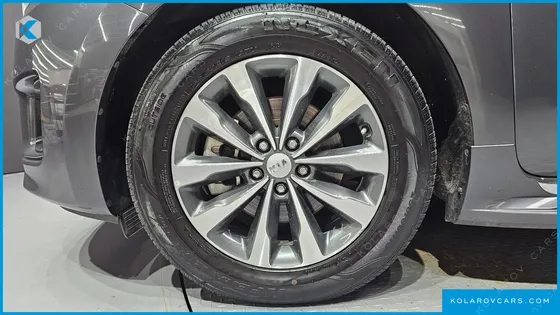 KIA CARNIVAL 11-SEATER PRESTIGE