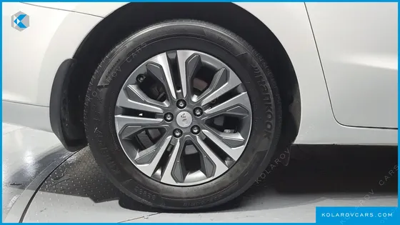 KIA CARNIVAL 9-SEATER LUXURY