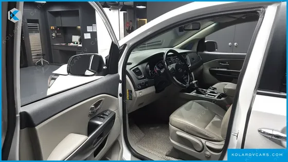 KIA CARNIVAL 9-SEATER LUXURY