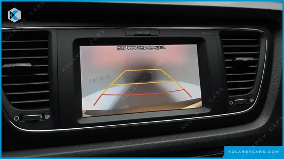 KIA CARNIVAL 9-SEATER LUXURY