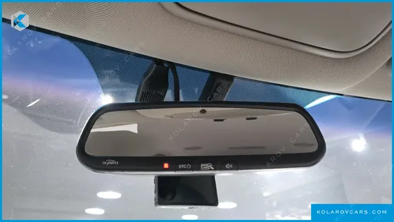 KIA CARNIVAL 9-SEATER LUXURY
