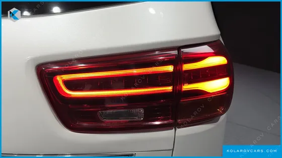 KIA CARNIVAL 9-SEATER LUXURY