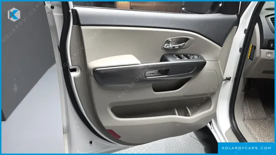KIA CARNIVAL 9-SEATER LUXURY