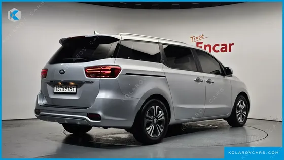KIA CARNIVAL 9-SEATER LUXURY