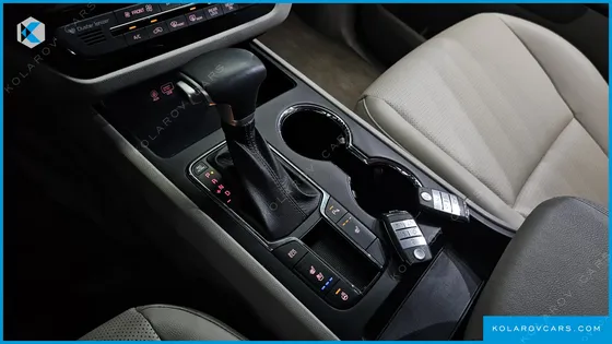 KIA CARNIVAL 9-SEATER LUXURY