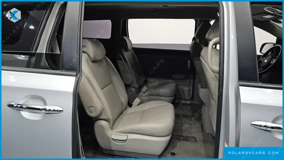 KIA CARNIVAL 9-SEATER LUXURY