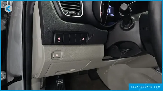 KIA CARNIVAL 9-SEATER LUXURY