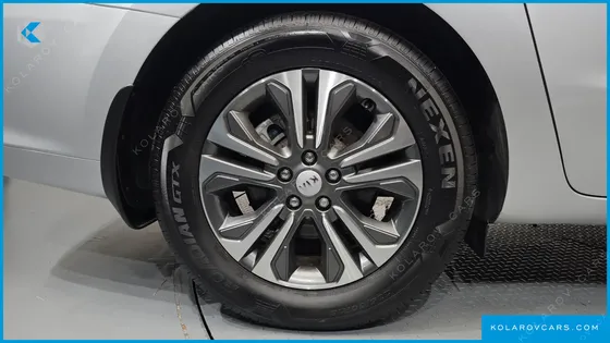 KIA CARNIVAL 9-SEATER LUXURY