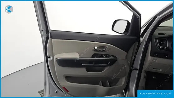 KIA CARNIVAL 9-SEATER LUXURY