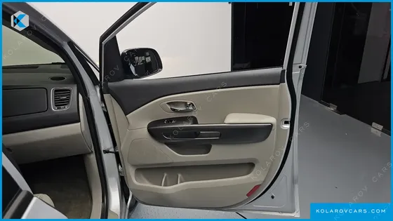 KIA CARNIVAL 9-SEATER LUXURY