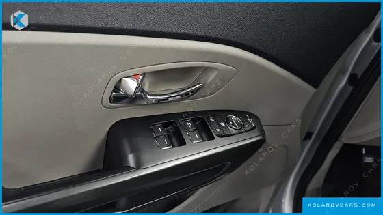KIA CARNIVAL 9-SEATER LUXURY