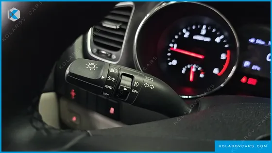 KIA CARNIVAL 9-SEATER LUXURY