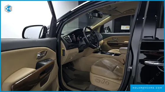 KIA CARNIVAL GASOLINE 9-SEATER HI-LIMOUSINE