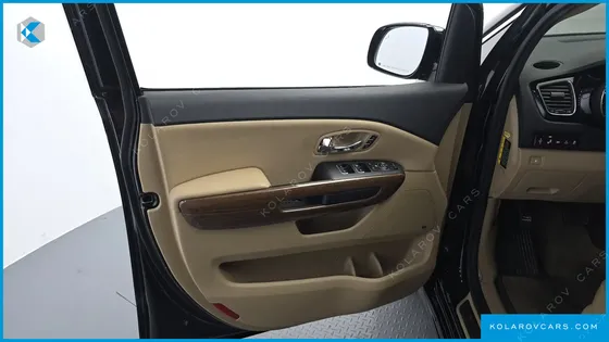 KIA CARNIVAL GASOLINE 9-SEATER HI-LIMOUSINE