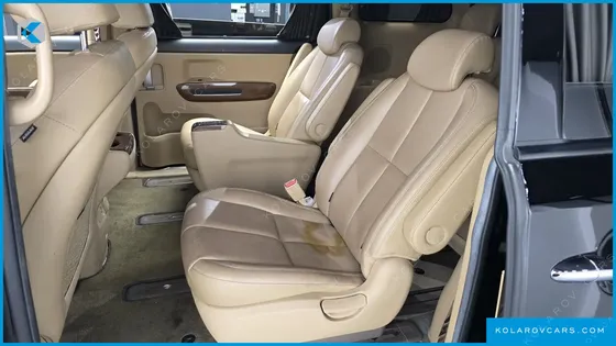 KIA CARNIVAL GASOLINE 9-SEATER HI-LIMOUSINE
