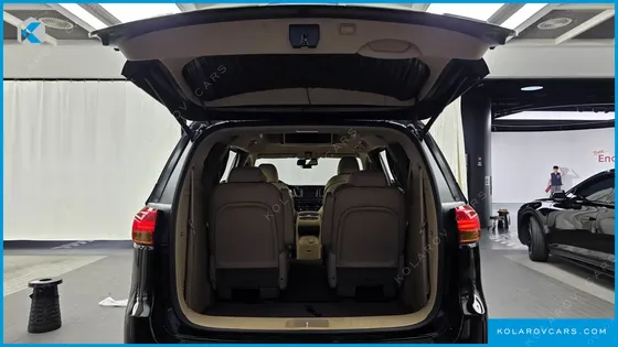 KIA CARNIVAL 9-SEATER HI-LIMOUSINE